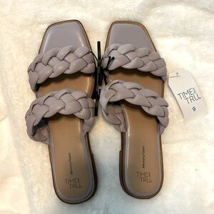 Time And Tru Lilac Leather Sandals. US Size 9.